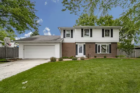 110 S Whispering Hills Dr, Naperville, IL 60540