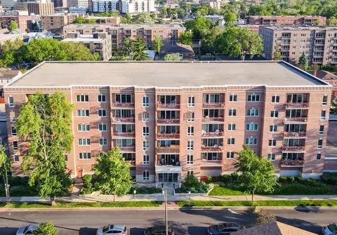 1349 E Washington St #210A, Des Plaines, IL 60016