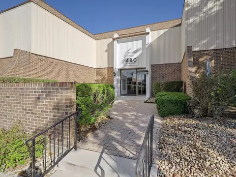 480 74th St #106, Downers Grove, IL 60516