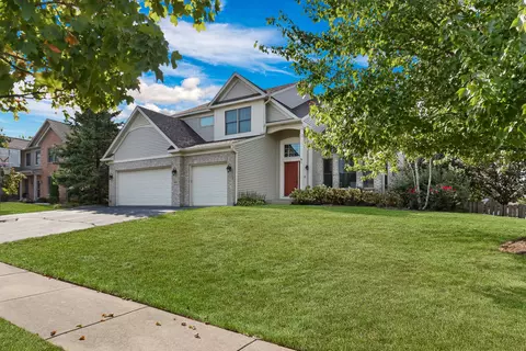 868 Red Hawk Dr, Antioch, IL 60002