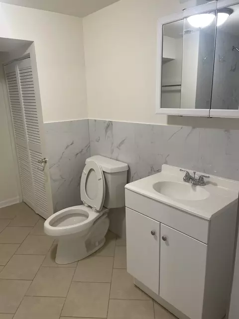 Bath - 7820 S Champlain Ave, Chicago, IL 60619 photo 2 of 3