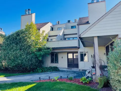 3313 Beacon St #102, North Chicago, IL 60064