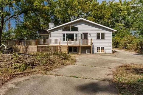 933 Gleasman Rd, Roscoe, IL 61073