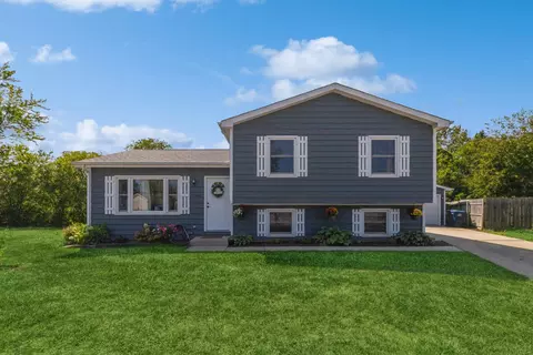 1409 Lizabeth Ln, Waukegan, IL 60087