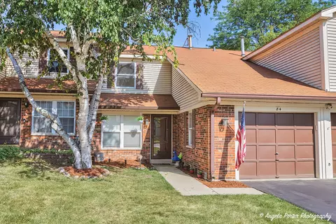 84 Pine Cir, Cary, IL 60013