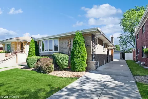 8955 S Francisco Ave, Evergreen Park, IL 60805