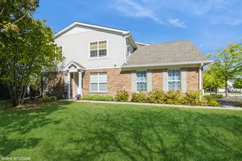 11 Christie Ct #11, Algonquin, IL 60102