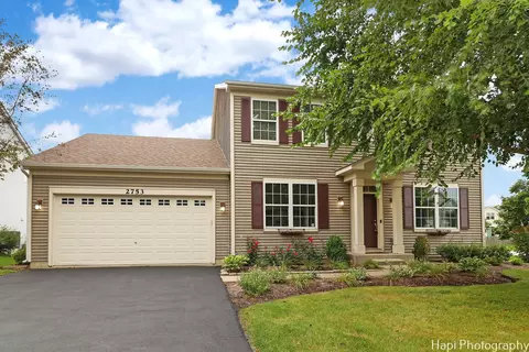 2753 Moraine Valley Rd, Wauconda, IL 60084