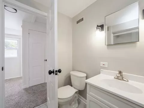 Bath - 325 N Commonwealth Ave, Elgin, IL 60123 photo 2 of 2