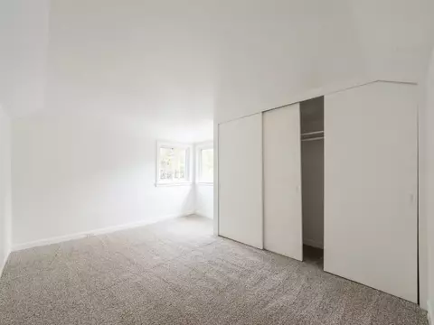 Bedroom - 325 N Commonwealth Ave, Elgin, IL 60123 photo 3 of 3