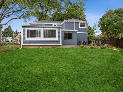 Exterior - 325 N Commonwealth Ave, Elgin, IL 60123 photo 3 of 3