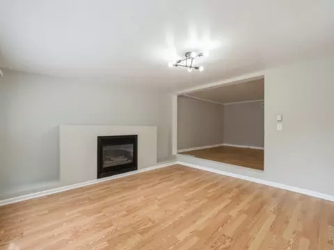 Living - 325 N Commonwealth Ave, Elgin, IL 60123 photo 3 of 3