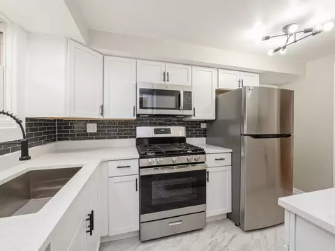 Kitchen - 325 N Commonwealth Ave, Elgin, IL 60123 photo 1 of 1