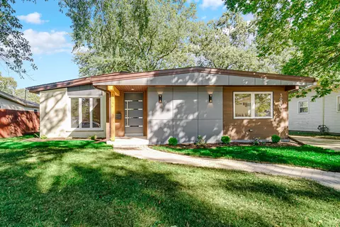 3900 Raven Ln, Rolling Meadows, IL 60008
