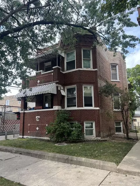 3942 W Cornelia Ave, Chicago, IL 60618