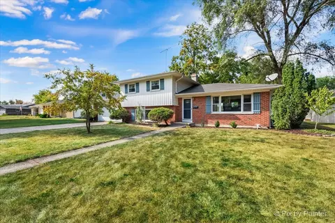 158 Pauline Dr, Elgin, IL 60123