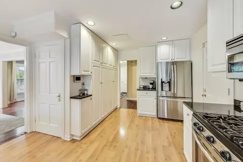 Kitchen - 1156 Cherry St, Winnetka, IL 60093 photo 3 of 3