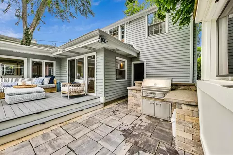 Exterior - 1156 Cherry St, Winnetka, IL 60093 photo 3 of 10