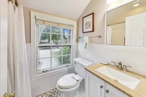 Bath - 1156 Cherry St, Winnetka, IL 60093 photo 3 of 4