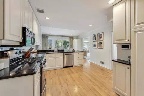 Kitchen - 1156 Cherry St, Winnetka, IL 60093 photo 1 of 3