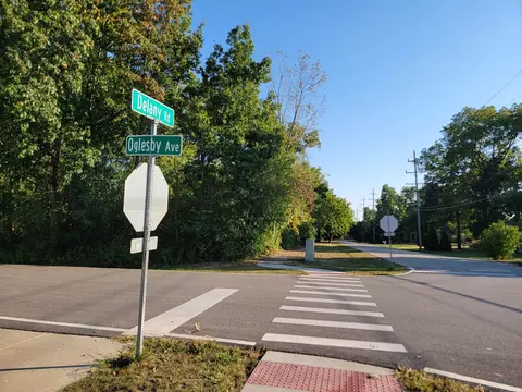 137 S Delany Rd, Gurnee, IL 60031