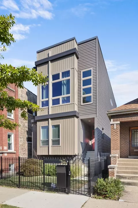 2952 W Fletcher St, Chicago, IL 60618