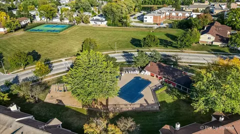 Exterior - 586 Williamsburg Ct #A1, Wheeling, IL 60090 photo 5 of 5