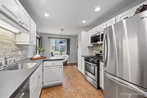 Kitchen - 586 Williamsburg Ct #A1, Wheeling, IL 60090 photo 1 of 4