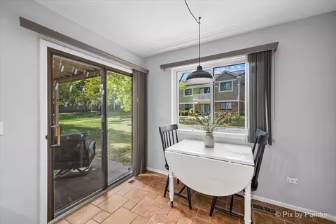 Dining - 586 Williamsburg Ct #A1, Wheeling, IL 60090 photo 3 of 3