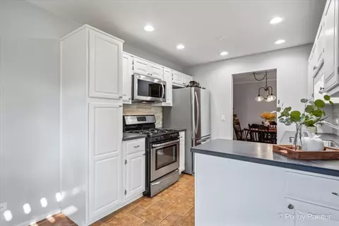 Kitchen - 586 Williamsburg Ct #A1, Wheeling, IL 60090 photo 3 of 4