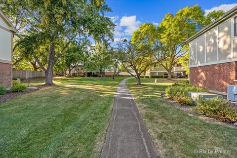 Exterior - 586 Williamsburg Ct #A1, Wheeling, IL 60090 photo 4 of 5
