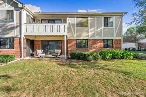 Exterior - 586 Williamsburg Ct #A1, Wheeling, IL 60090 photo 2 of 5