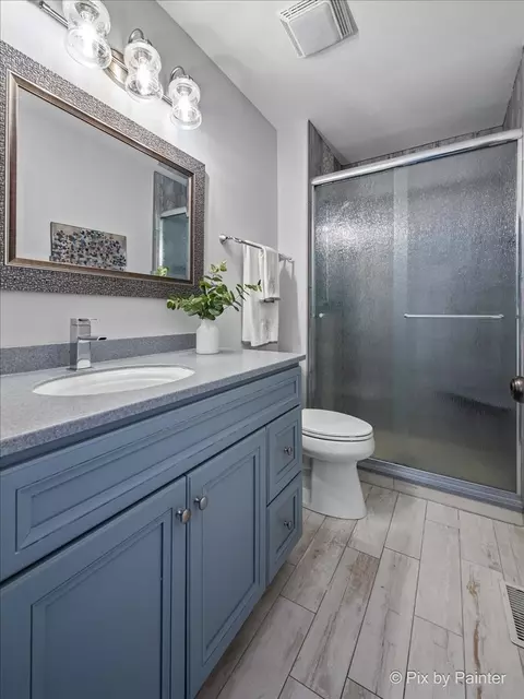 Bath - 586 Williamsburg Ct #A1, Wheeling, IL 60090 photo 1 of 2