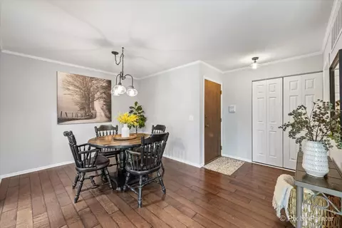 Dining - 586 Williamsburg Ct #A1, Wheeling, IL 60090 photo 1 of 3