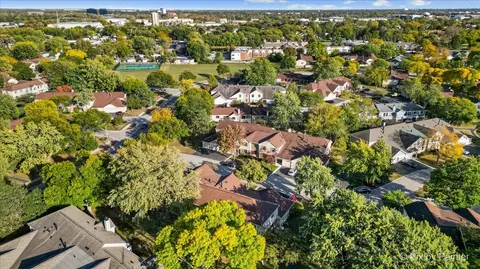 View/Area - 586 Williamsburg Ct #A1, Wheeling, IL 60090 photo 8 of 11