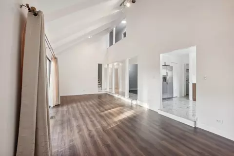 Living - 3531 Golfview Dr, Hazel Crest, IL 60429 photo 1 of 4