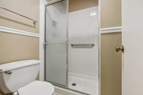 Bath - 3531 Golfview Dr, Hazel Crest, IL 60429 photo 3 of 5