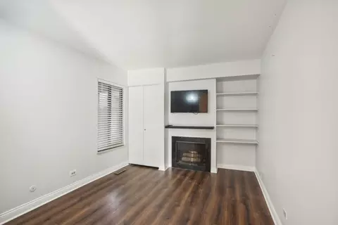 Living - 3531 Golfview Dr, Hazel Crest, IL 60429 photo 4 of 4