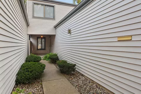 Entry Way - 3531 Golfview Dr, Hazel Crest, IL 60429 photo 1 of 2
