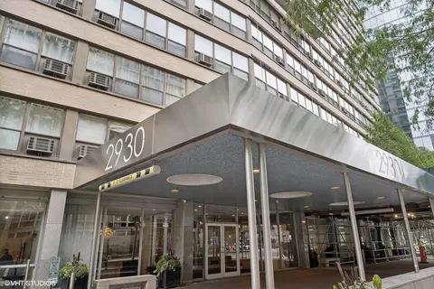 2930 N Sheridan Rd #301, Chicago, IL 60657