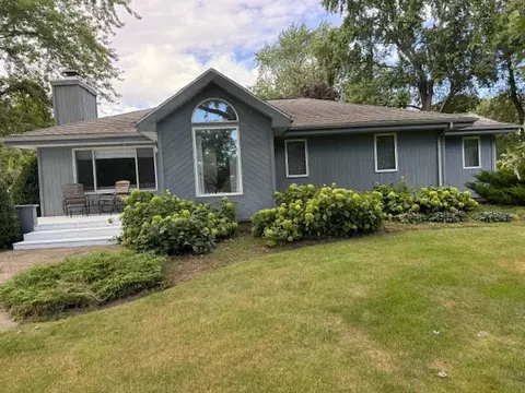 24855 N Holly Dr, Cary, IL 60013
