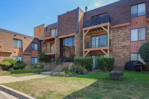 621 Tralee Ct #3C, Schaumburg, IL 60193