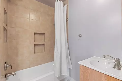 1031 E 45th St, Chicago, IL 60653 photo 40