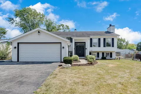 2211 Countryside Ln, Lindenhurst, IL 60046