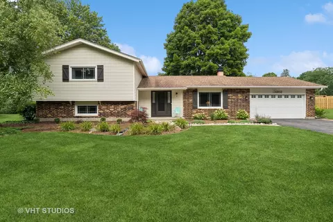 3202 N Maple Tree Ln, Wadsworth, IL 60083