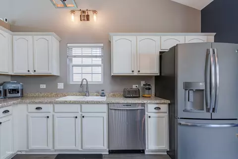 Kitchen - 7657 Pin Oak Ct, Plainfield, IL 60586 photo 2 of 2