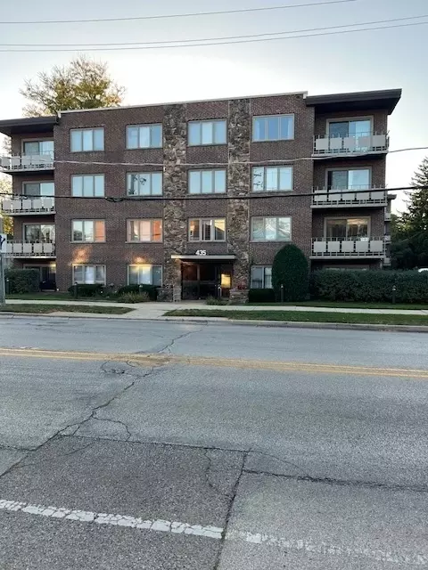 435 Ridge Rd #102, Wilmette, IL 60091