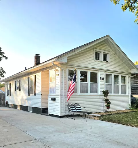 933 E Lake St, Aurora, IL 60506