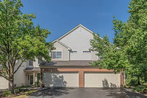 269 Nicole Dr #E, South Elgin, IL 60177
