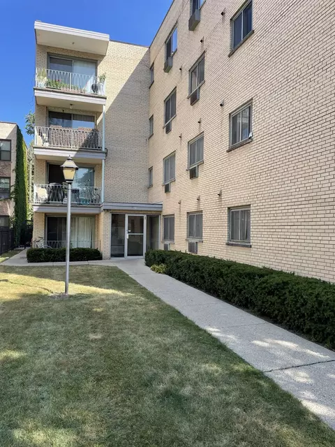 1640 W Sherwin Ave #1D, Chicago, IL 60626